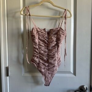 Le Lis | Blush Rose Lace Ruched Strappy V Neck Bodysuit Size Small